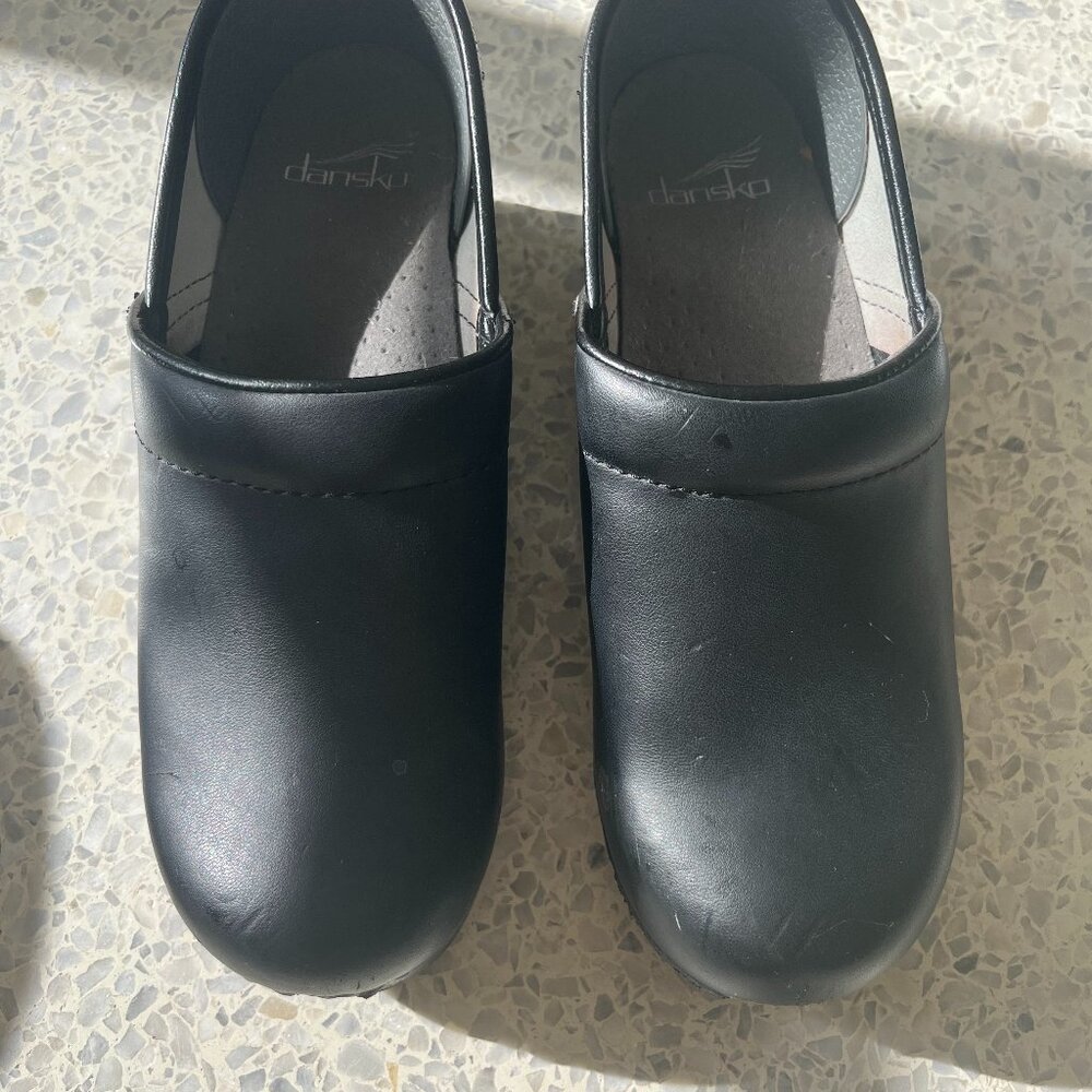 Women’s Dansko Clogs Matte Black Sz 37